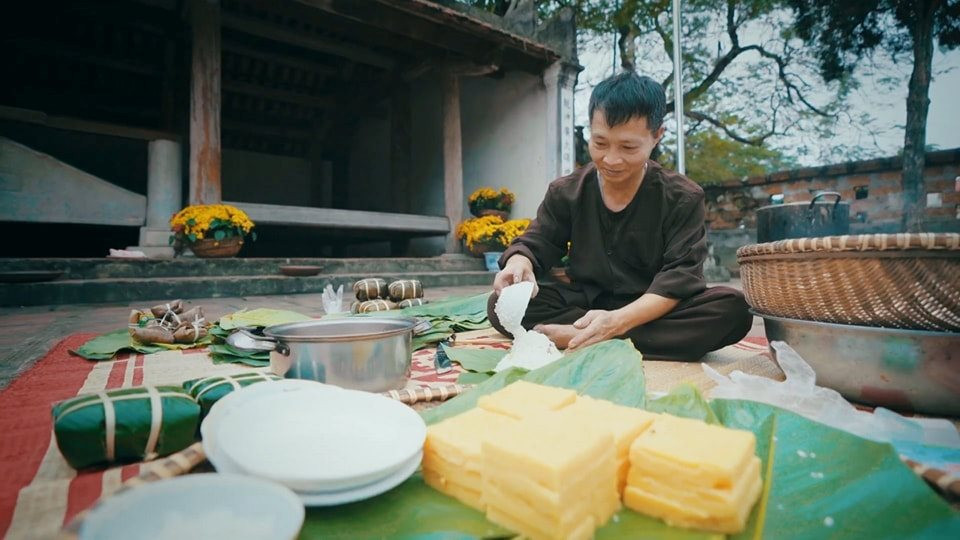 Experiencing Vietnamese Tet in Duong Lam ancient village