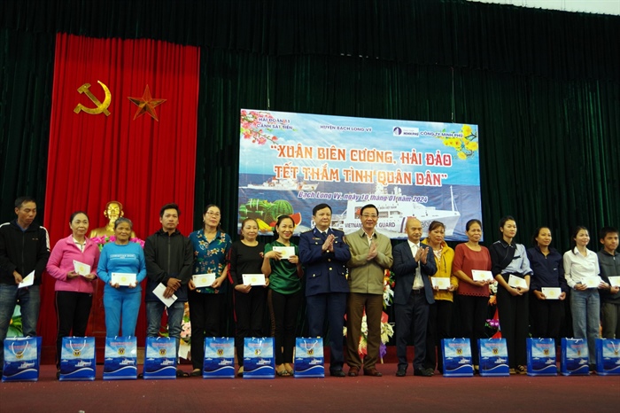 Early Tet atmosphere organized on Bach Long Vi Island