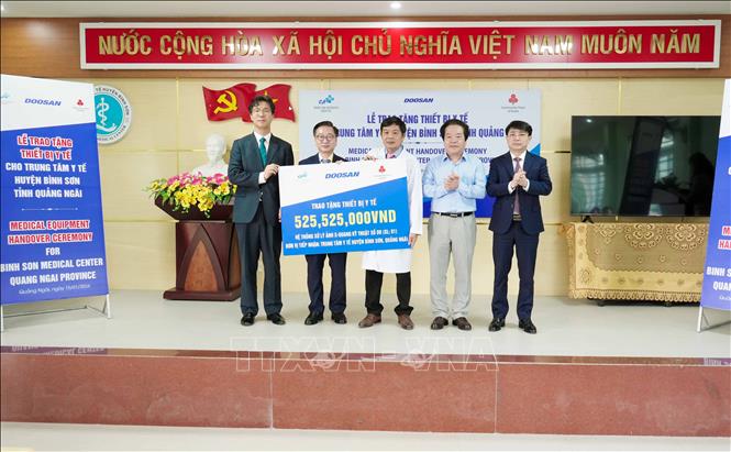 Korean doctors provide free health check, medical equipment to people in Quang Ngai province