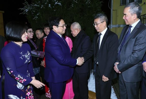 PM meets Vietnamese community in Hungary