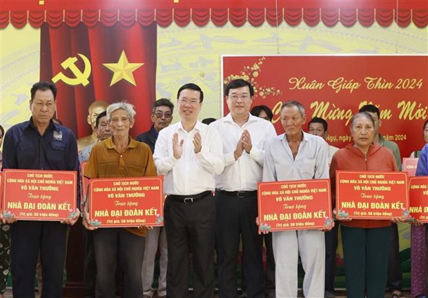 State leader extends Tet greetings to people, forces in Dong Thap