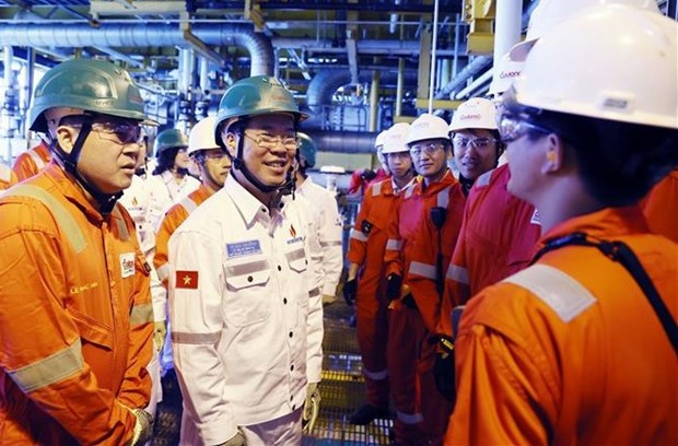 State President visits oil and gas staff in Ba Ria-Vung Tau ahead of Tet