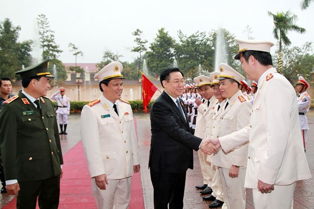 Top legislator extends Tet greetings to public security force of Nghe An