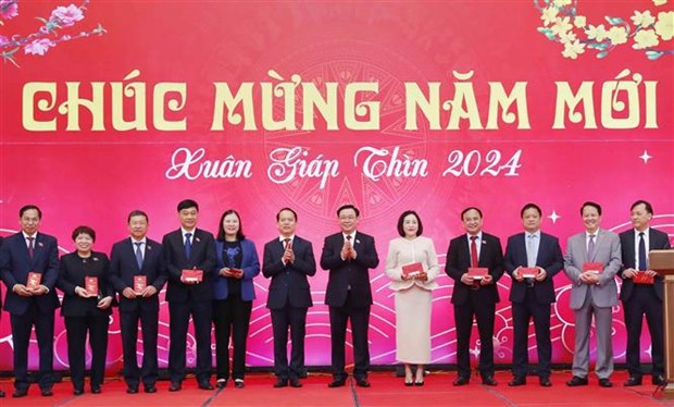 Top legislator holds New Year meeting with NA Office officials, employees