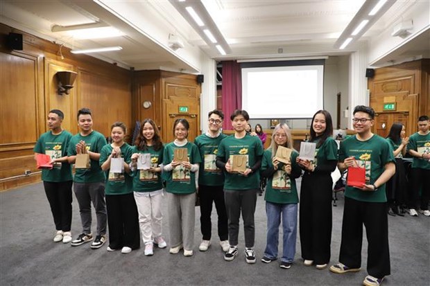 Vietnamese students in UK join in Leader Camp 2024