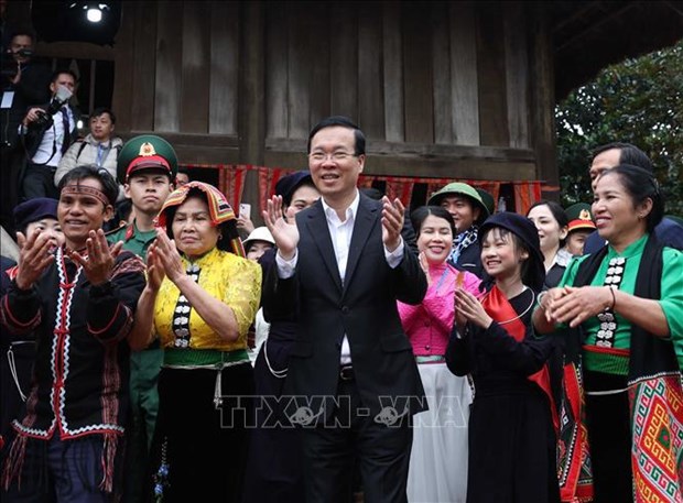 President attends ethnic spring festival in Hanoi’s suburban town