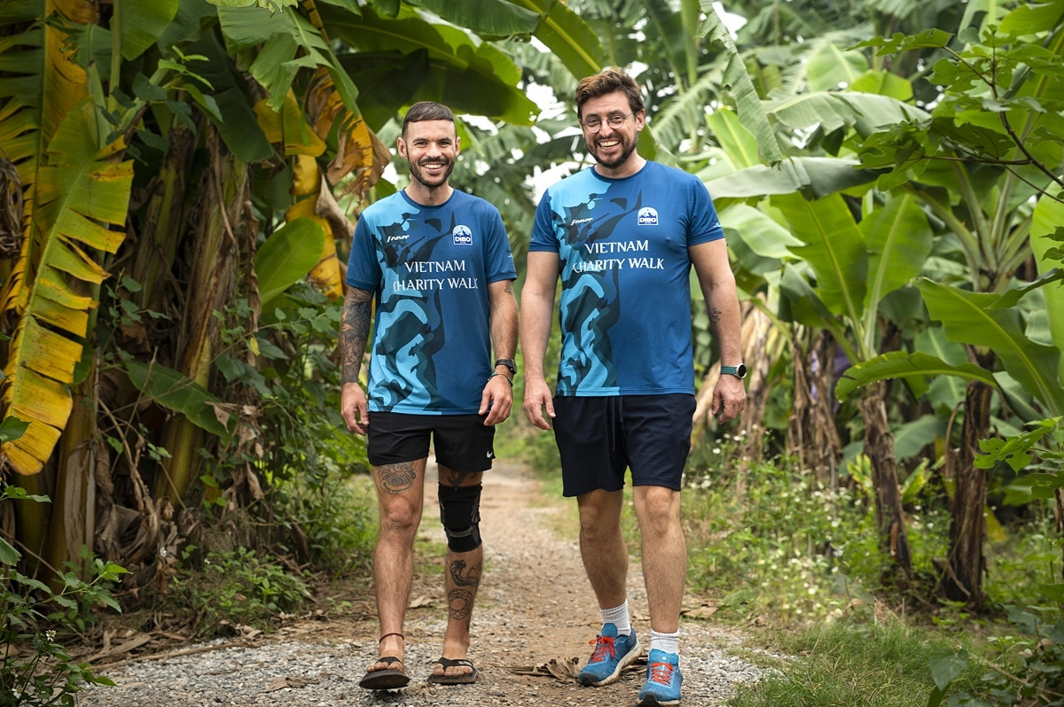 Australian, Irish expats finish 2,000km journey to help underprivileged Vietnamese children
