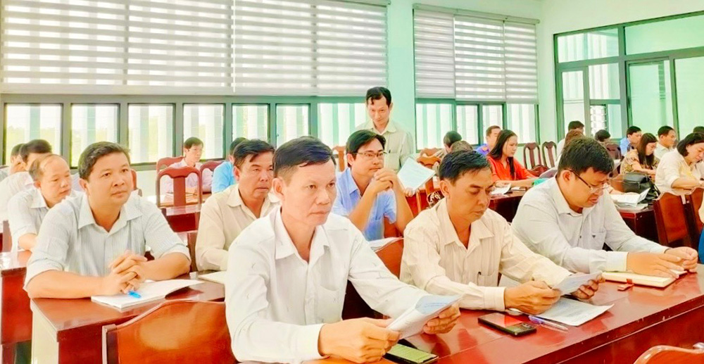 Chau Phu district promotes studying and following example of Uncle Ho, Uncle Ton