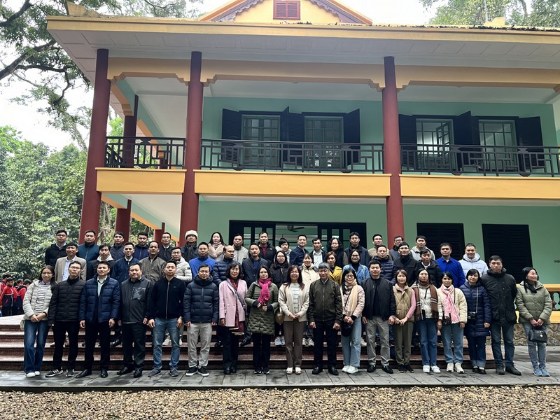 Ministry of Labor, Invalids and Social Affairs’ Inspectorate offers incense to commemorate President Ho Chi Minh