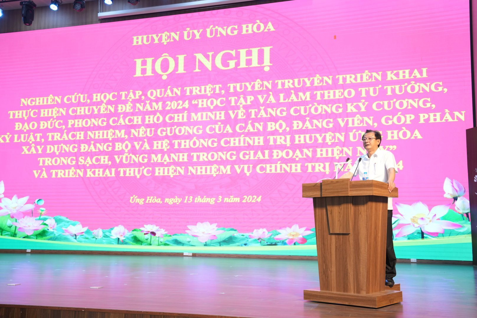 Ung Hoa replicates models of studying and following Ho Chi Minh’s ideology, morality and style