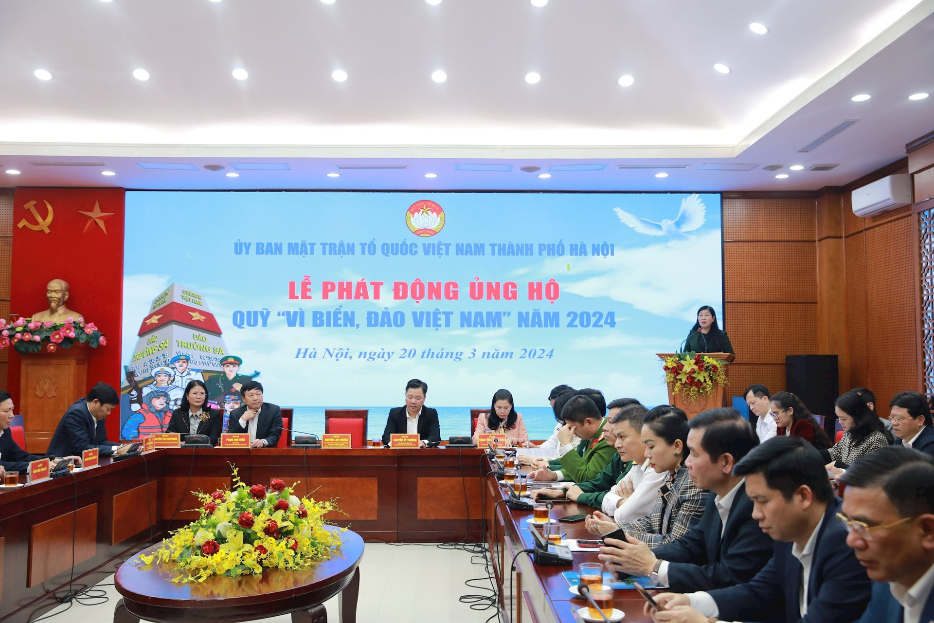 Hanoi raises nearly 40 billion VND “For Vietnam’s seas and islands Fund”
