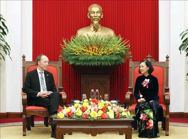 Senior Party official meets with Finnish parliament speaker