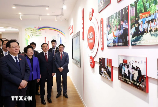 Top legislator visits Hongqiao legislative centre in Shanghai