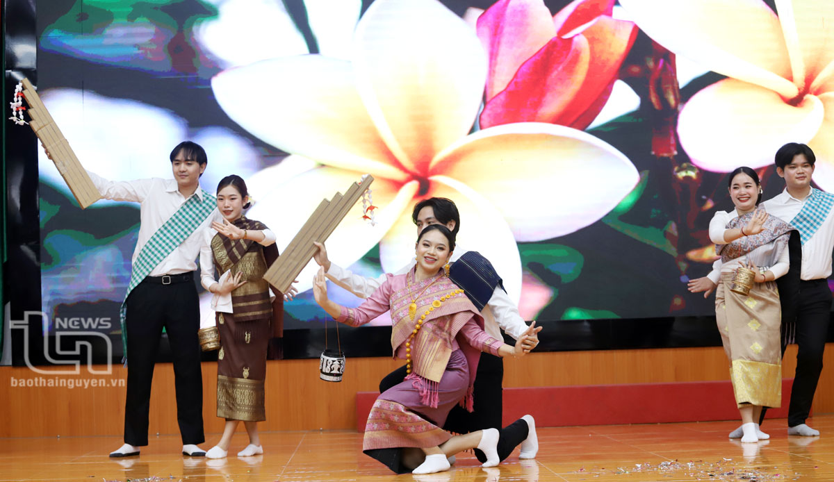 Lao traditional festival Bunpimay held in Thai Nguyen province
