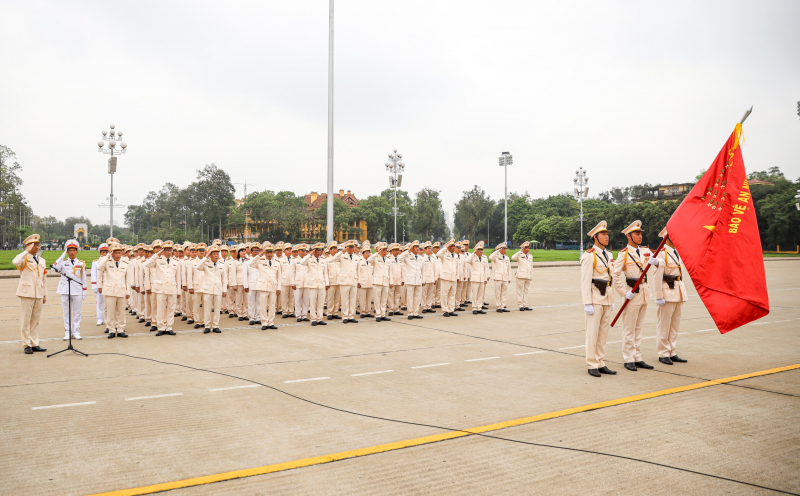 Mobile Police Command reports achievements to Uncle Ho