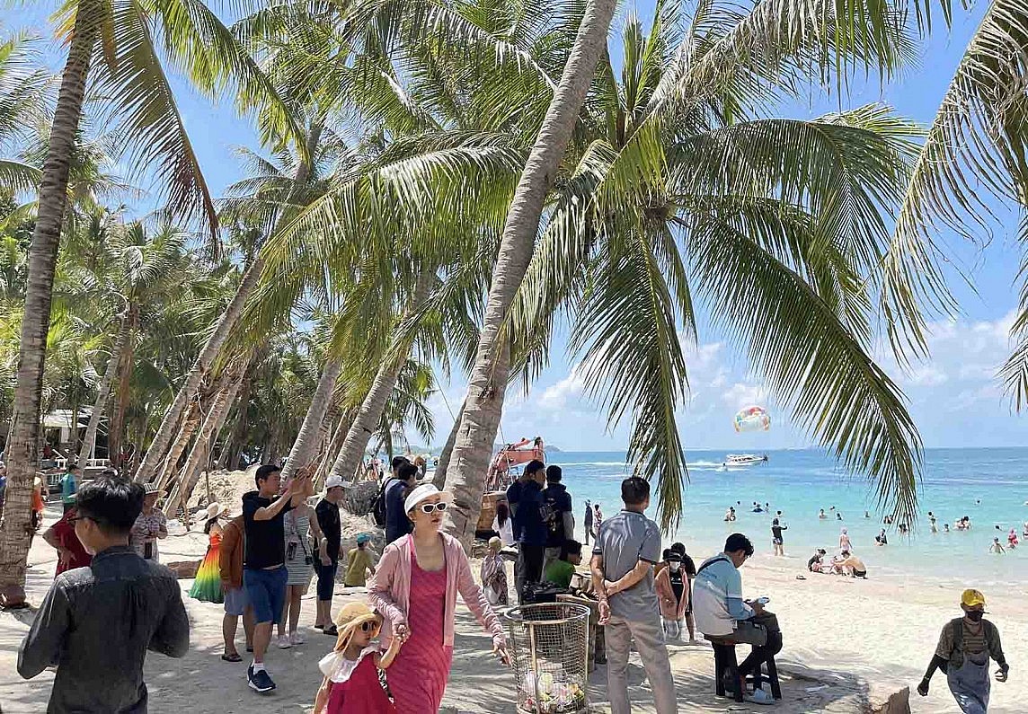 Holiday tourism opens domestic tourism peak