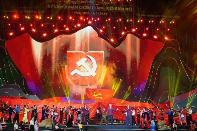 Special music show celebrates 70th anniversary of the Dien Bien Phu Victory