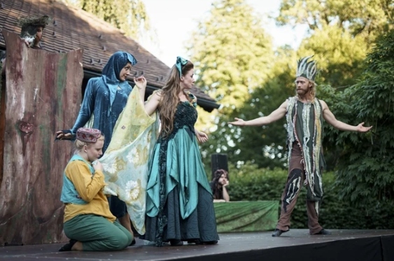 Britain s TNT Theatre makes tour to Vietnam