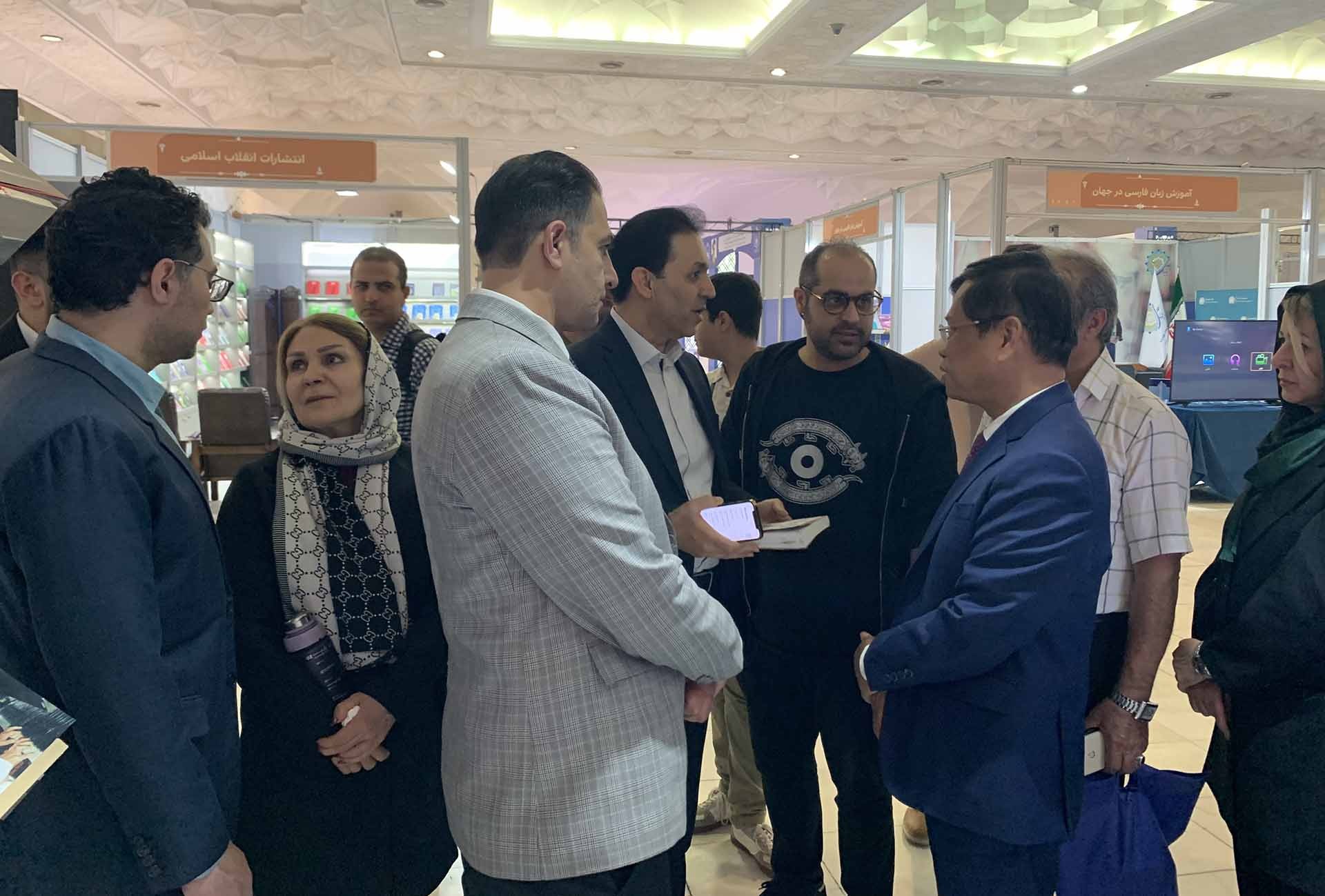 Vietnamese Embassy in Iran organizes various activities to mark Dien Bien Phu victory