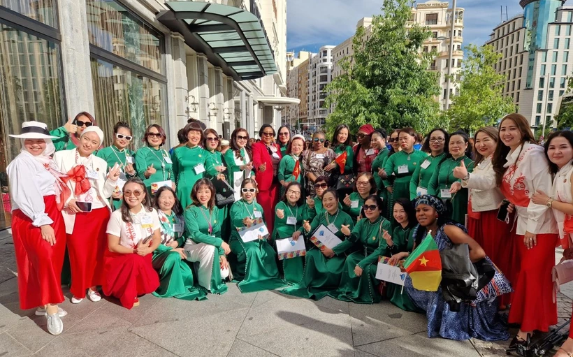 Overseas Vietnamese first attend Global Summit of Women