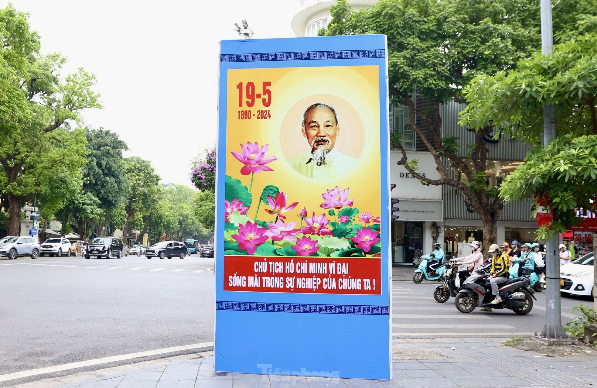 Hanoi resplendently decorated to celebrate President Ho Chi Minh’s 134th birthday