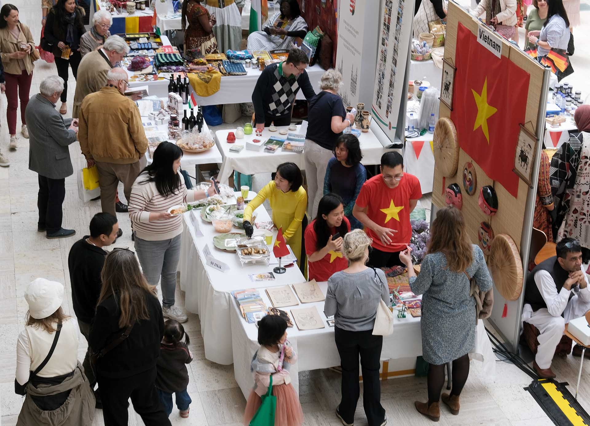 Vietnam attends diplomatic fair to support Danish children’s fund