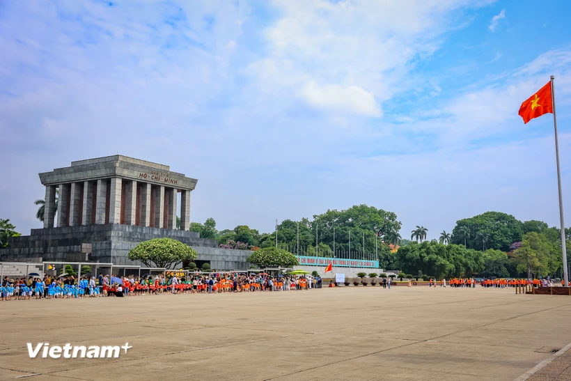 Nearly 32,000 people visit Uncle Ho Mausoleum in 2 days