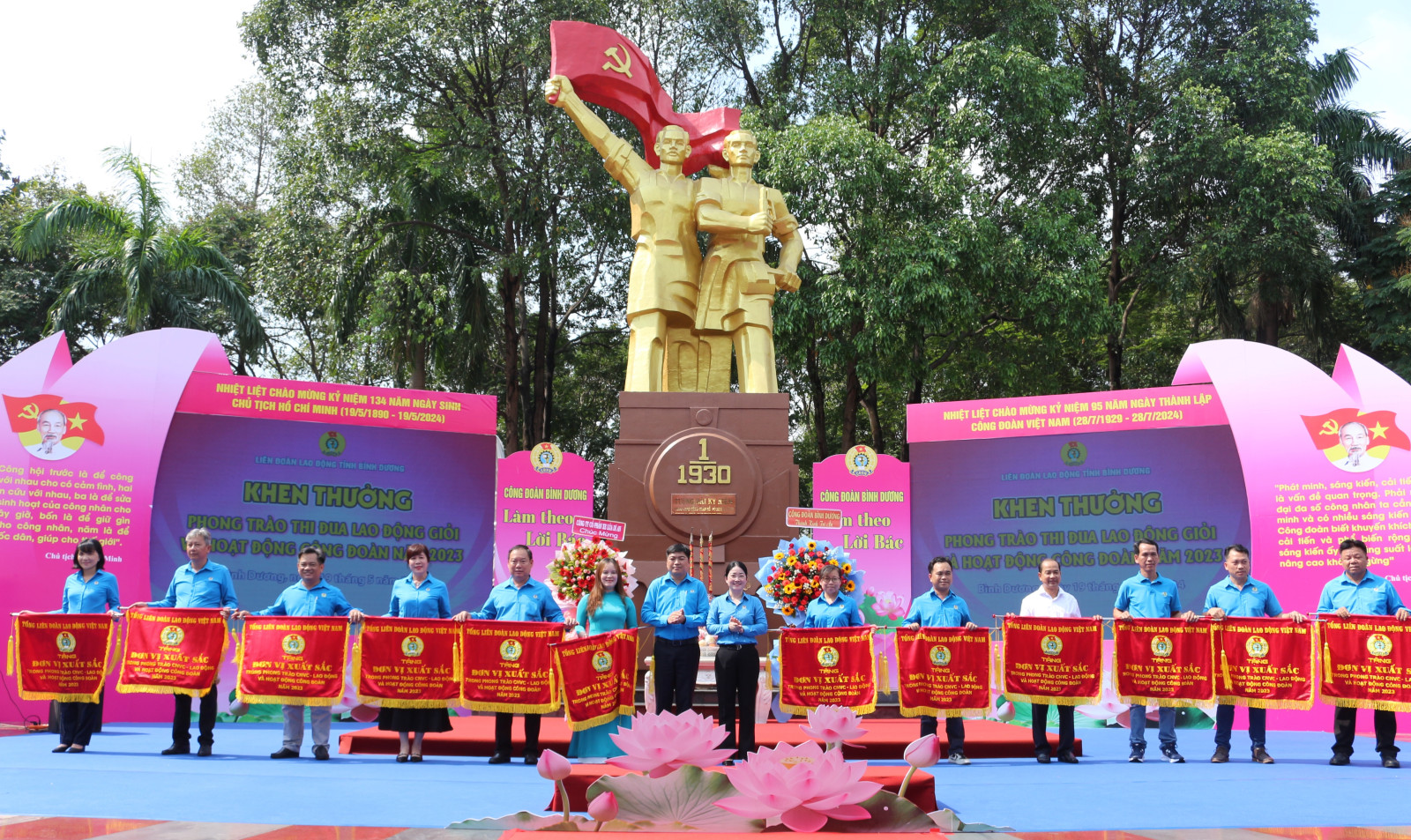 Binh Duong praises excellent workers for studying and following Uncle Ho