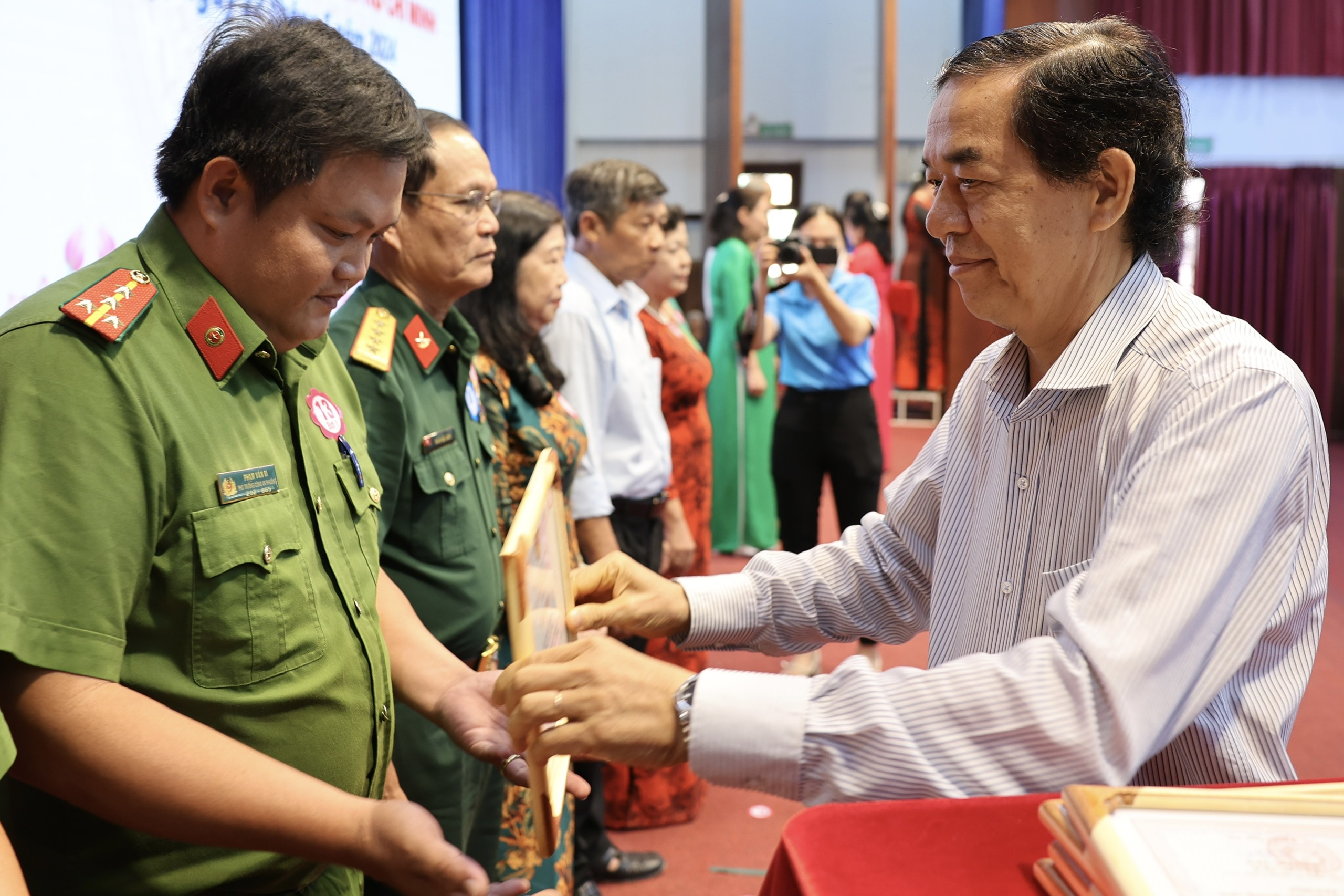 Go Vap District honors exemplary examples of studying and following Uncle Ho