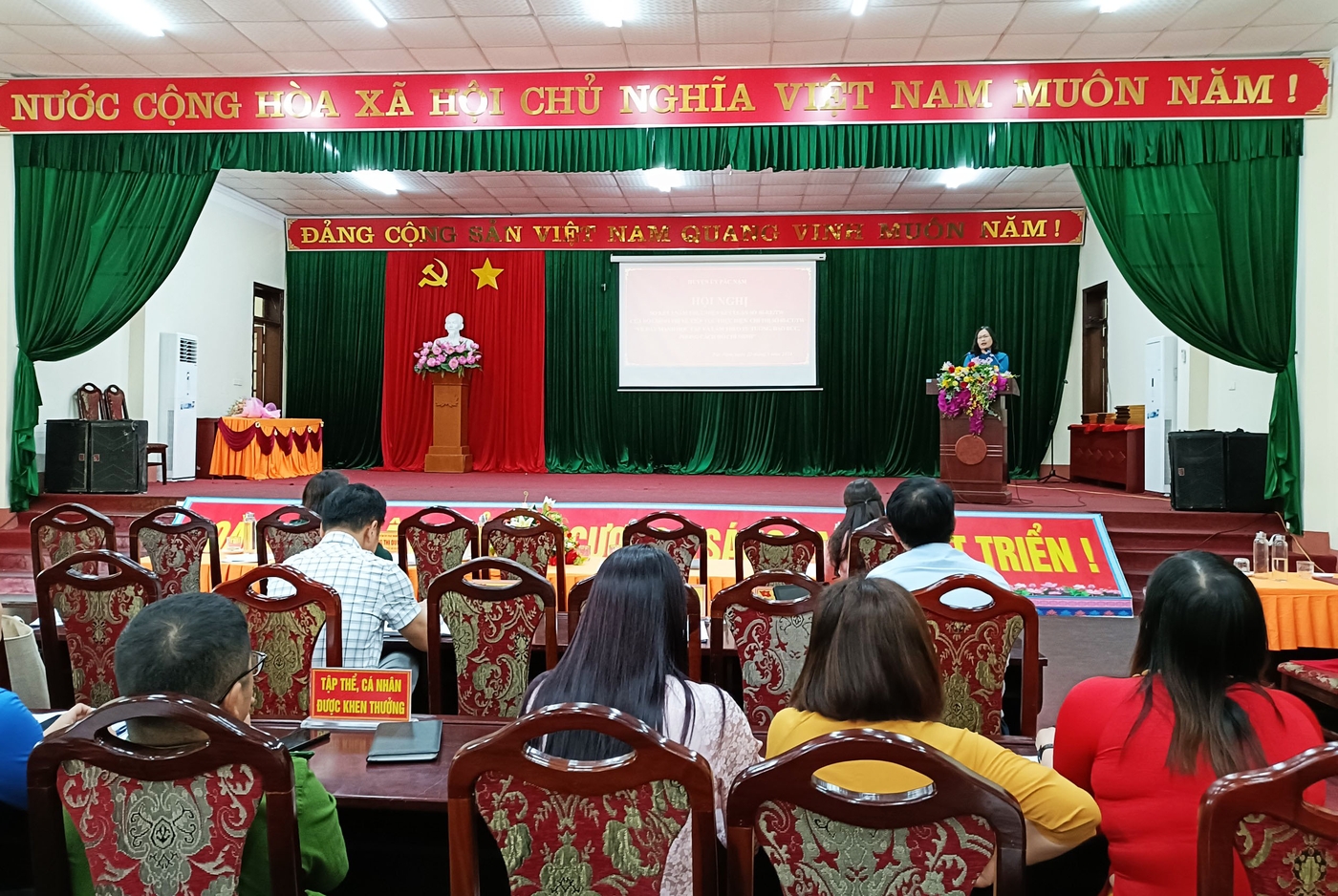 Pac Nam praises outstanding examples of studying and following Uncle Ho