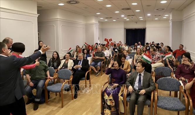 Painting contest about Vietnam attracts many international students