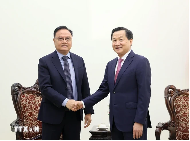 Deputy PM hosts Lao Finance Minister