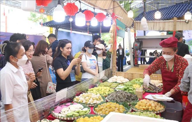 Visitors to second Ho Chi Minh City River Festival have chance to enjoy local dishes