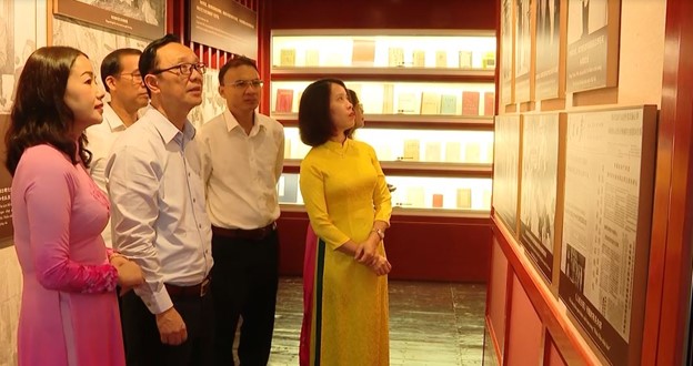 Ha Giang province’s delegation visits President Ho Chi Minh’s old accommodation in China