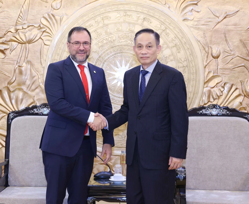 Vietnam, Venezuela strengthen traditional relations