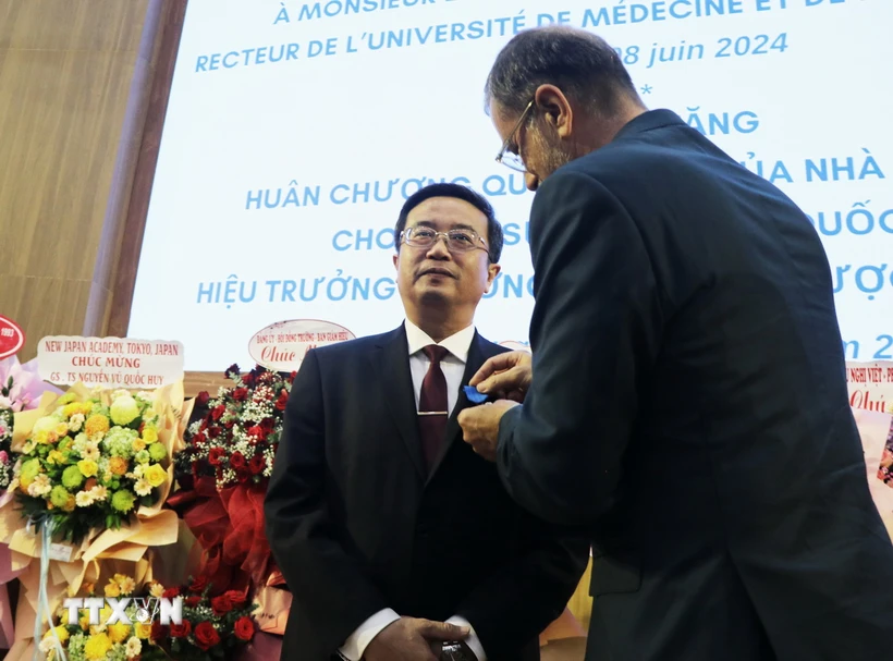 Vietnamese professor honoured with French order of merit