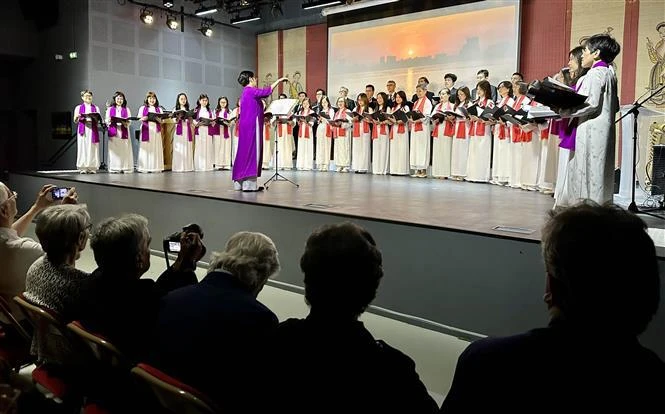 Homeland Choir in France 15 years of resounding the fatherland s melodies