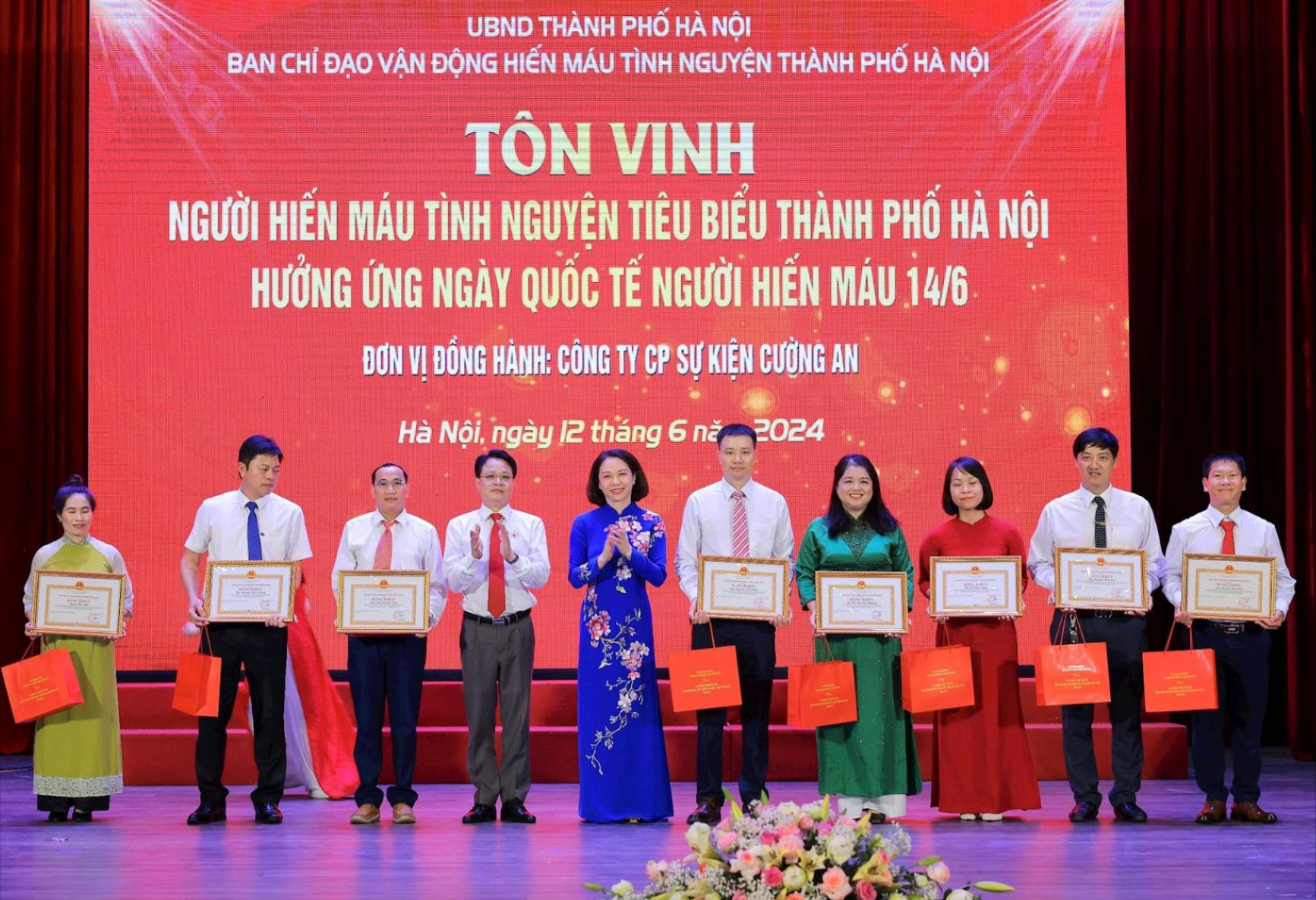 160 outstanding blood donors in Hanoi honoured