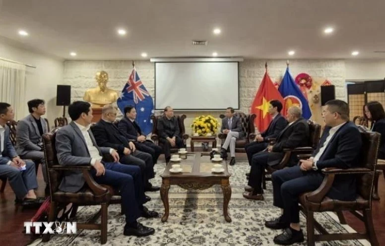 Front delegation visits Vietnamese embassy in Australia