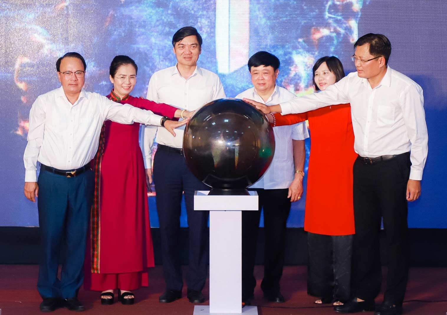 Specialized page of President Ho Chi Minh with his hometown Nghe An launched