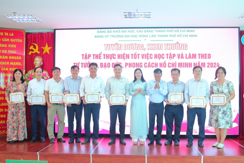 Honoring 38 groups studying and following Uncle Ho’s example