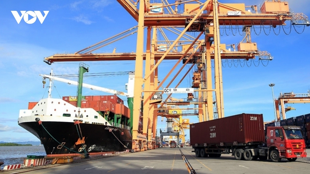 Six localities earn five-month export value of more than 10 billion USD