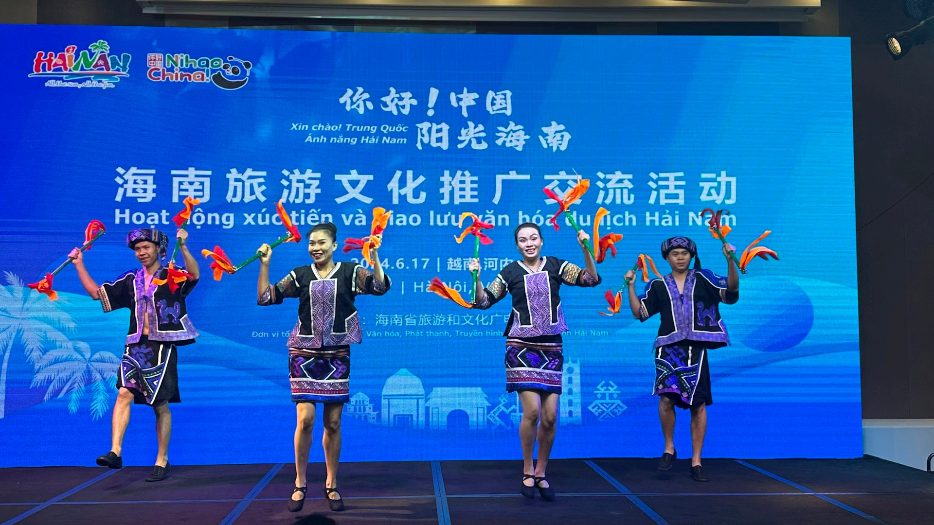 Promoting Hainan tourism China in Hanoi