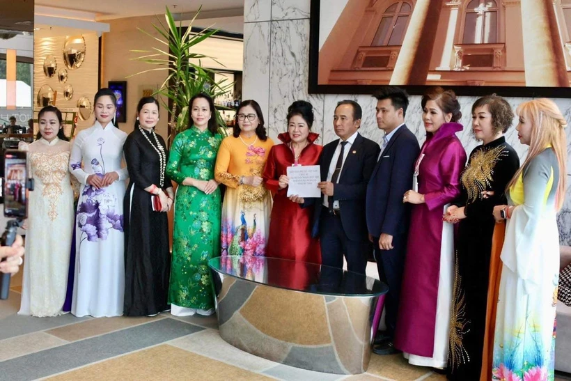 Vietnamese women in Europe support small businesses affected by fire in Poland