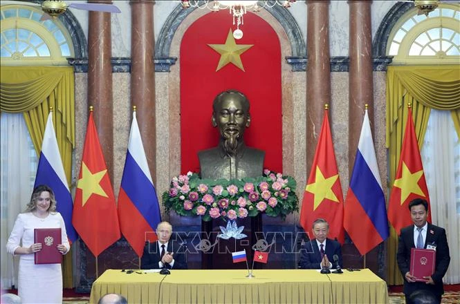 Vietnam, Russia issue joint statement on deepening comprehensive strategic partnership