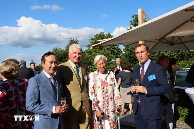 Golf tournament held in Belgium to raise funds for Vietnamese AO victims