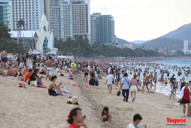 Khanh Hoa welcomes nearly 5 2 million visitors in six months