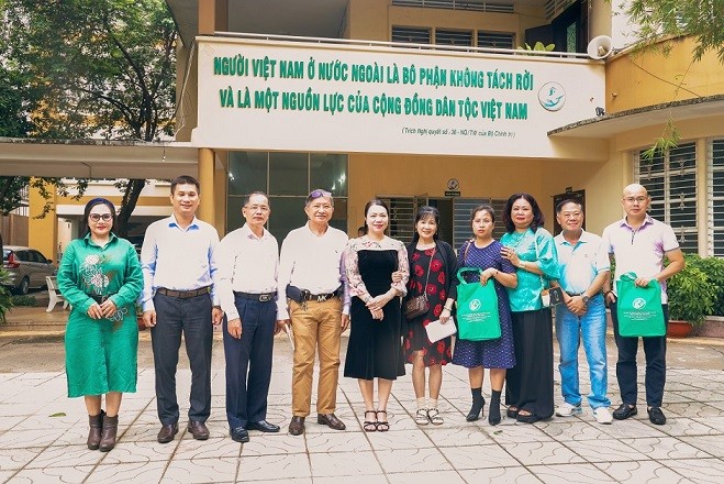 Overseas Vietnamese journey to homeland s sea and islands 2024