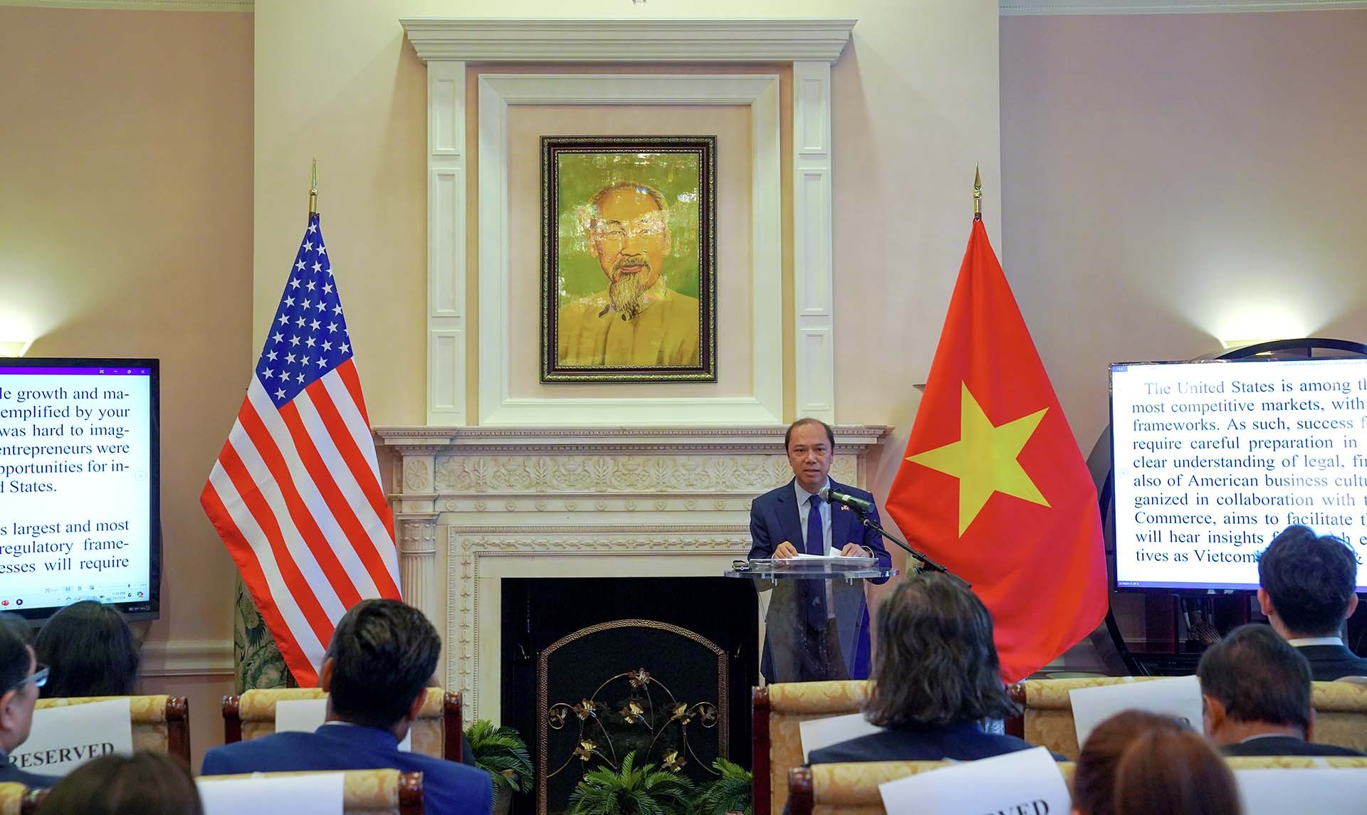 Vietnamese Embassy in US organizes seminar and connects businesses