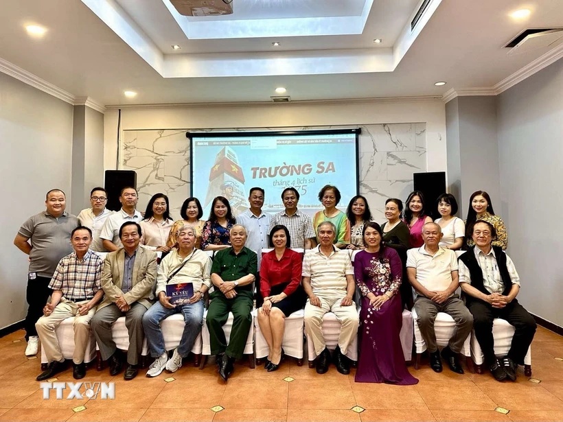 Overseas Vietnamese in Hungary celebrate 1st anniversary of Truong Sa Club